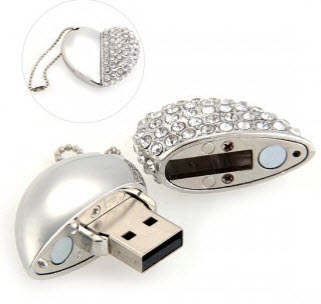 4GB diamante heart pendant chain USB flash drive